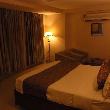 Hotel Eden Amhedabad Dış mekan fotoğraf