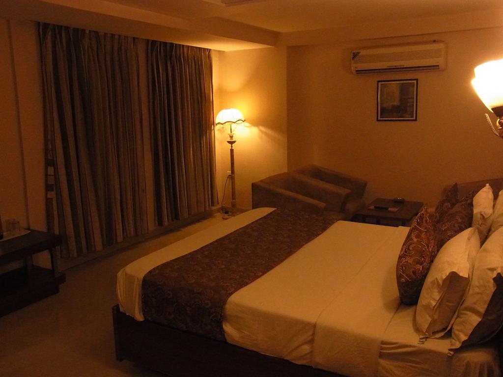 Hotel Eden Amhedabad Dış mekan fotoğraf