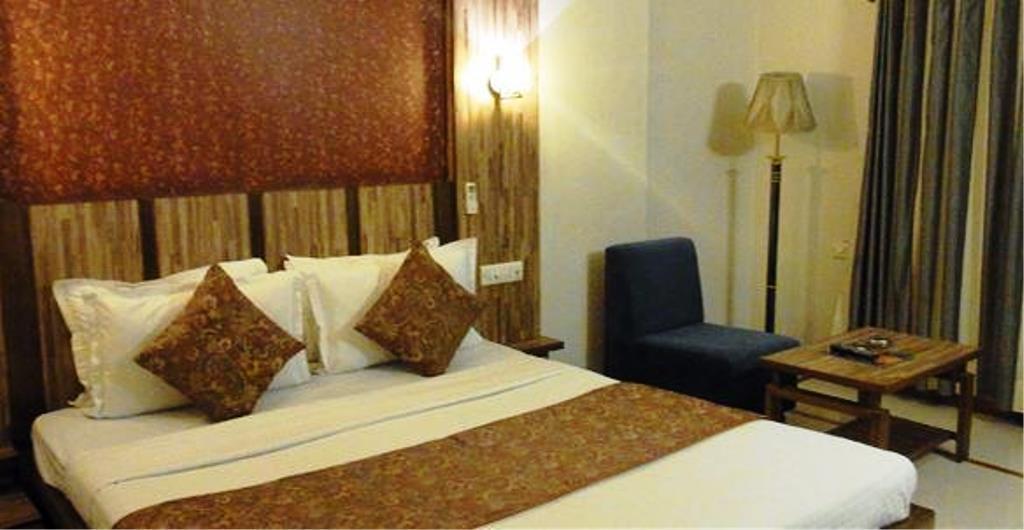 Hotel Eden Amhedabad Dış mekan fotoğraf