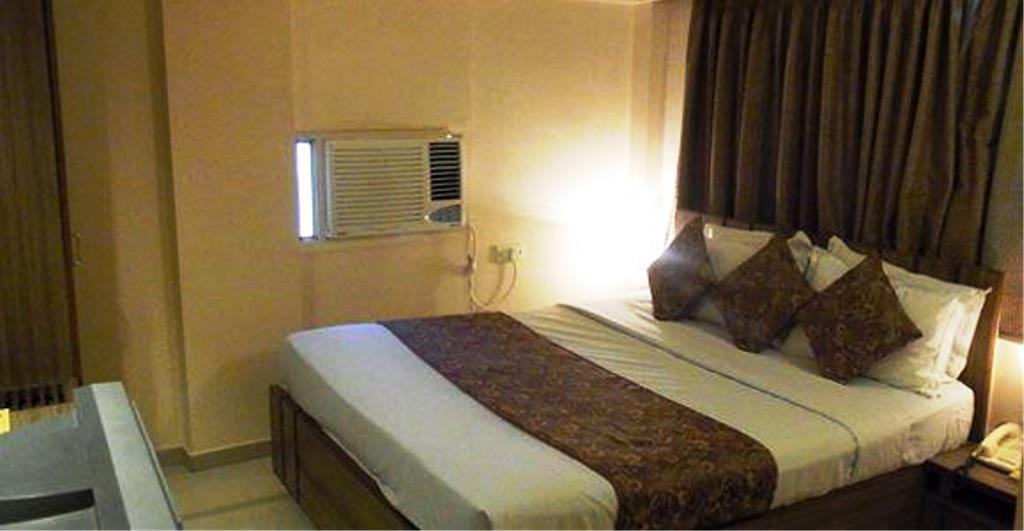 Hotel Eden Amhedabad Dış mekan fotoğraf