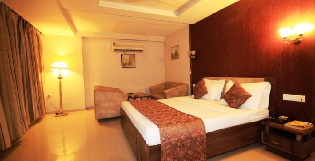 Hotel Eden Amhedabad Oda fotoğraf