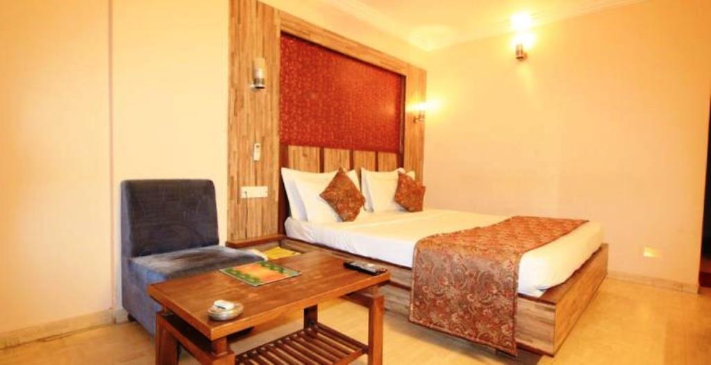 Hotel Eden Amhedabad Oda fotoğraf