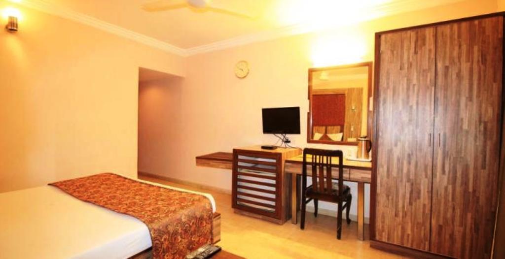 Hotel Eden Amhedabad Oda fotoğraf