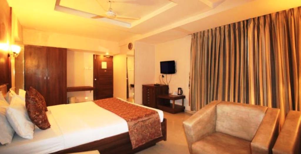 Hotel Eden Amhedabad Oda fotoğraf