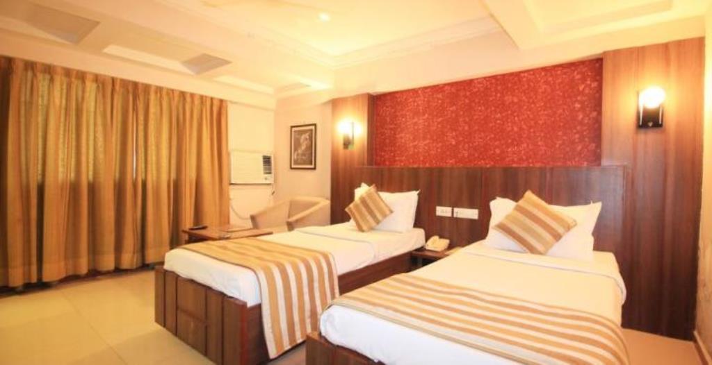 Hotel Eden Amhedabad Oda fotoğraf