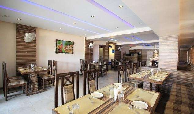 Hotel Eden Amhedabad Restoran fotoğraf